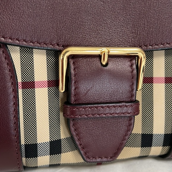 🫶🏼 BURBERRY CROSSBODY! 🫶🏼 - Picture 2 of 4